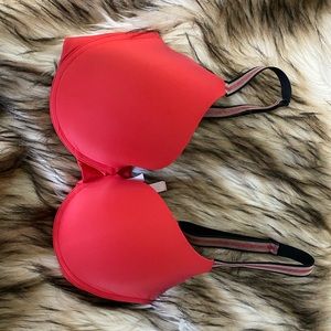 Victoria Secret T-shirt lightly lined Demi 34DDD